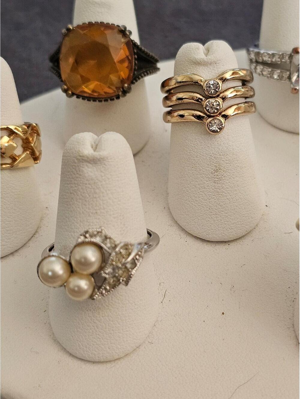 Avon Rings Lot - Picture 3 of 6